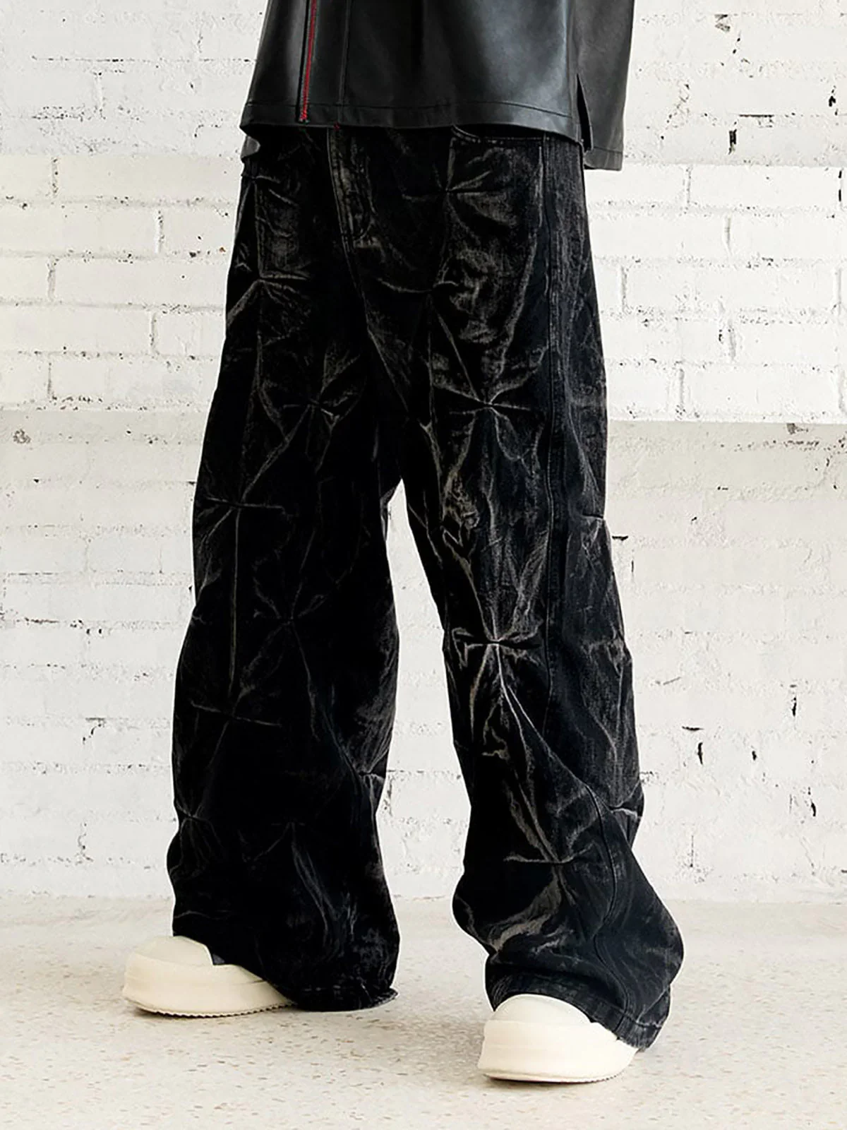 Heavy Washed Distressed Pleated Baggy Jeans - Image 3