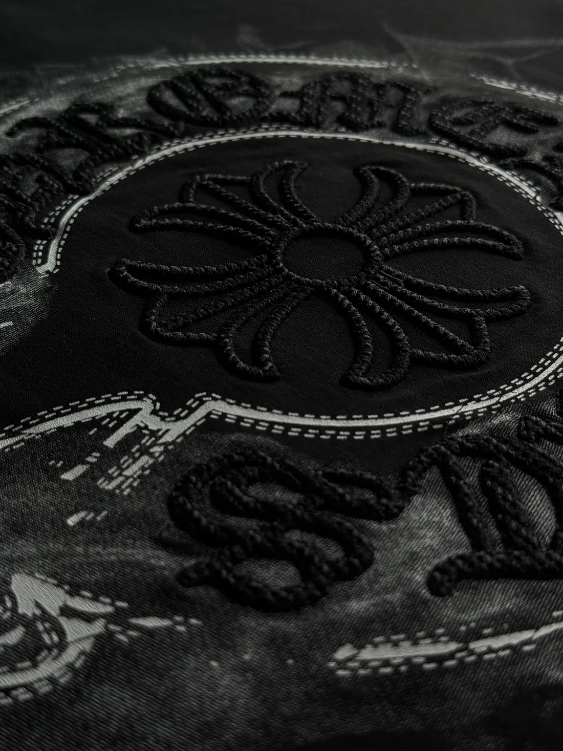 PLAYERA CORAZONES CROMADOS GHOST - Image 5
