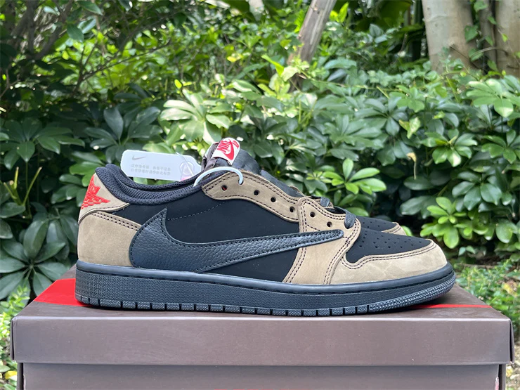 Travis Scott x Air Jordan 1 Low OG "Velvet Brown" - Image 3