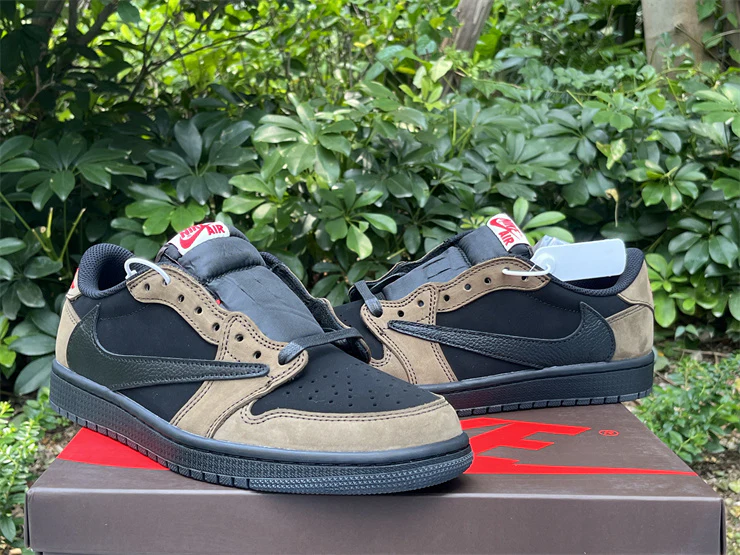 Travis Scott x Air Jordan 1 Low OG "Velvet Brown" - Image 4