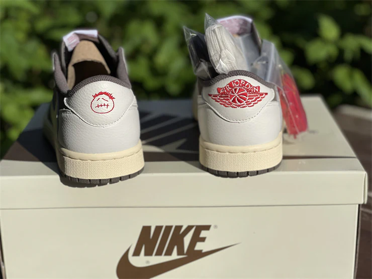 Travis Scott x Air Jordan 1 Retro Low OG 'Reverse Mocha' G5 - Image 3