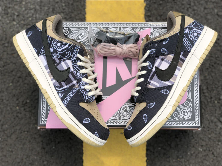 Travis Scott x Dunk SB Low - Image 2