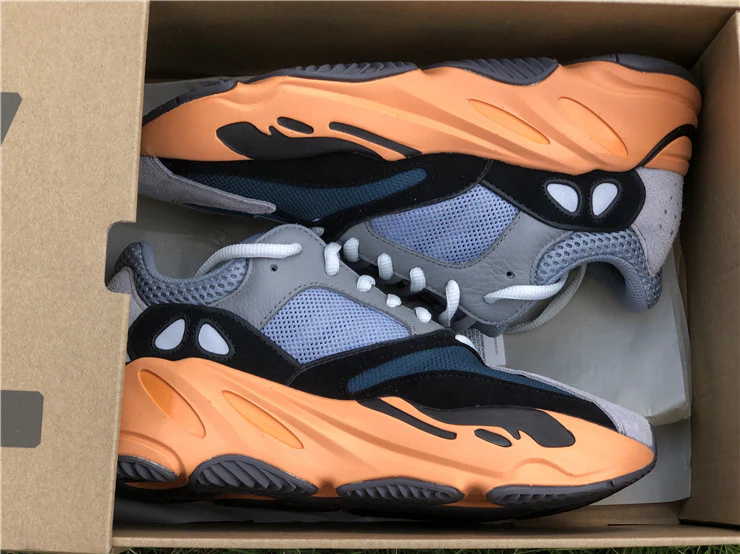 Yeezy 700 - Image 5