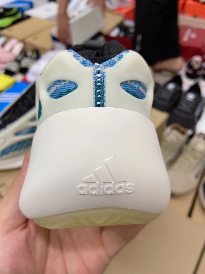 Yeezy 700 v3 (copia) - Image 2