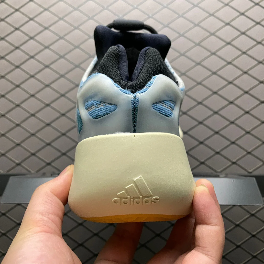 Yeezy 700 v3 - Image 5