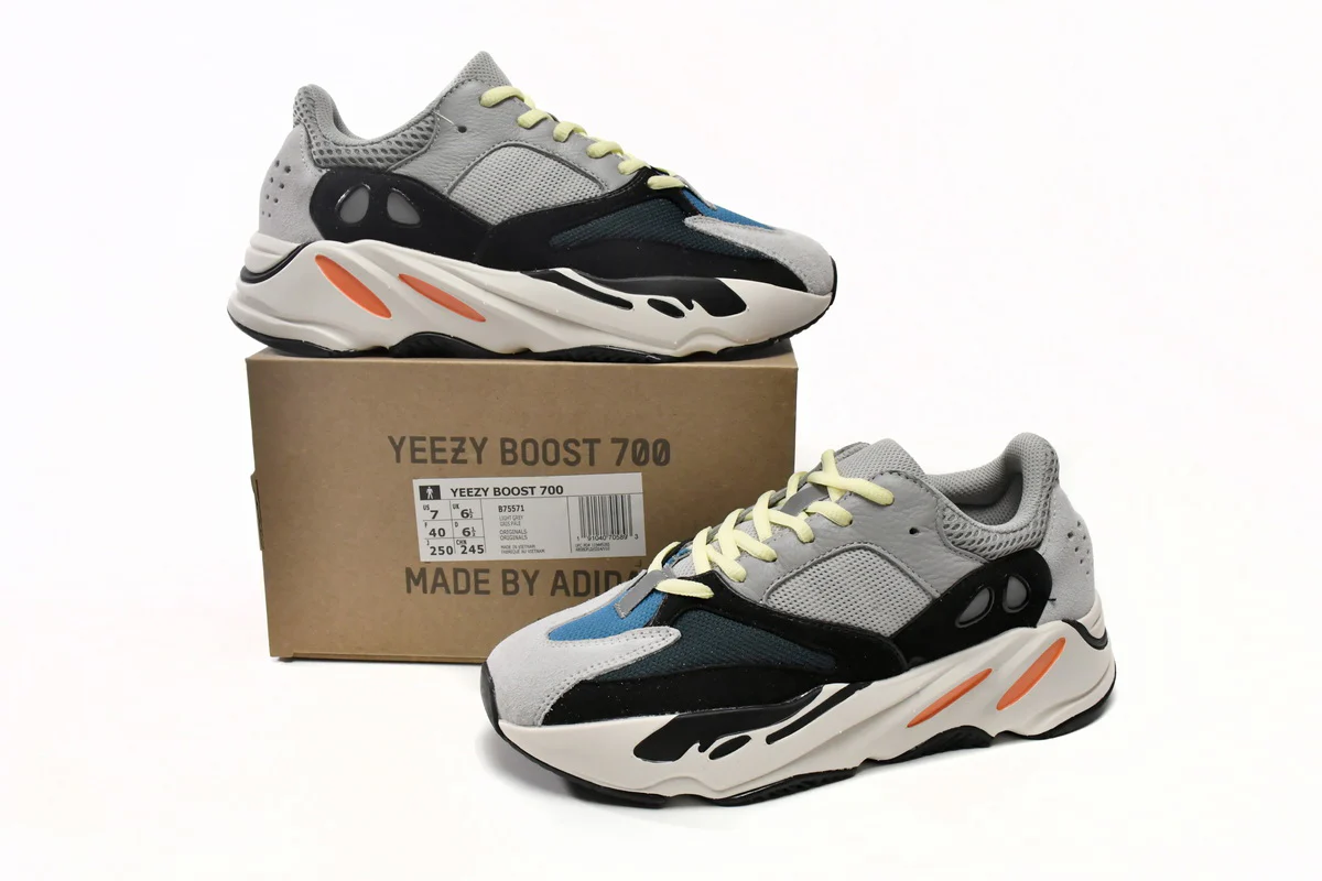 Yeezy 700 - Image 3