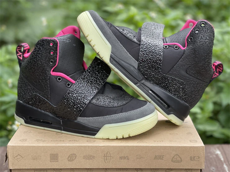 YEEZY RED OCTOBER - Image 3