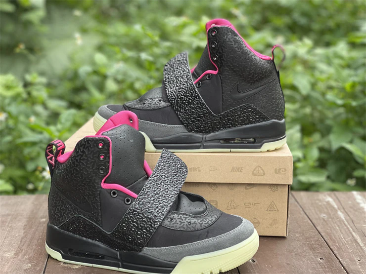 YEEZY RED OCTOBER - Image 7